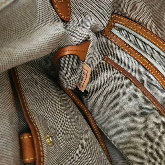 Dooney & Bourke Cream Pebbled Leather Brown Trim Shoulder Bag - Picture 11 of 13